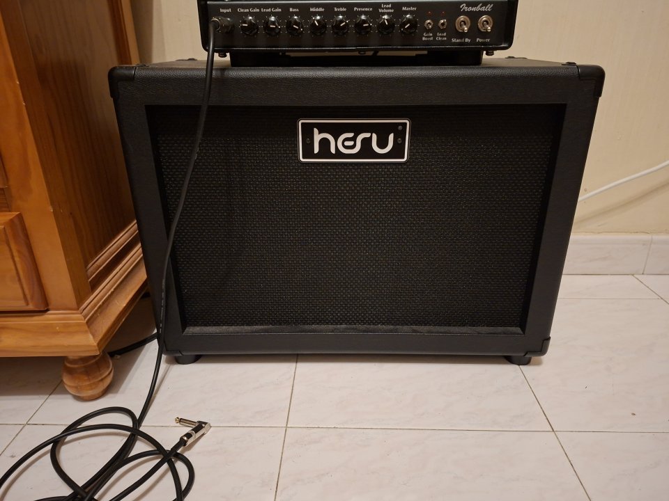 Pantalla Hesu 1x12 con V30 16ohm de segunda mano · Foto 1 de 2 · Ávila · 180 €