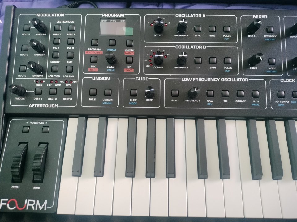 Sequential fourm + korg ms2000 rack sintetizadores de segunda mano · Foto 2 de 8 · Navarra · 895 €