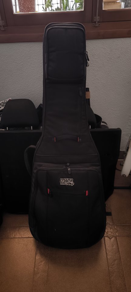 Funda Gator Flying V, 335 de segunda mano · Foto 1 de 4 · Murcia · 90 €