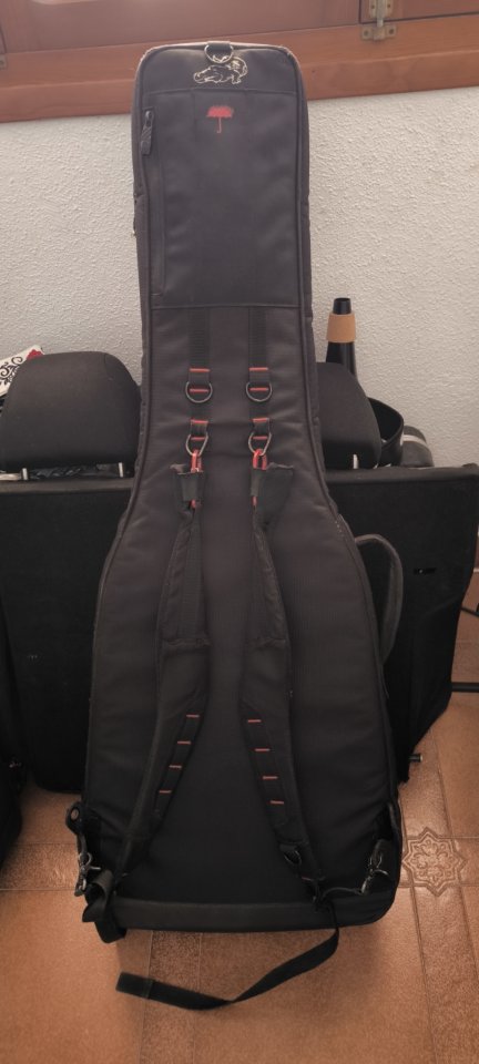 Funda Gator Flying V, 335 de segunda mano · Foto 2 de 4 · Murcia · 90 €