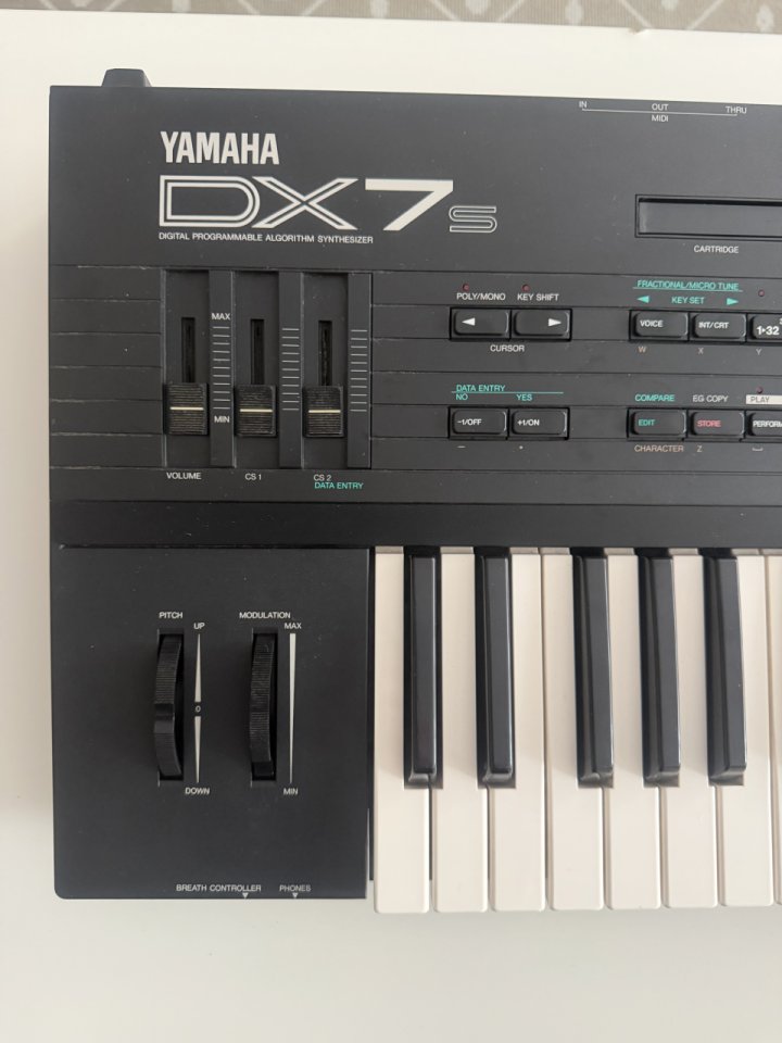 Yamaha DX7 S en estado de Colección de segunda mano · Foto 5 de 10 · Madrid · 525 €