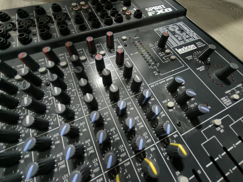 Mesa de mezclas Soundcraft Spirit FX8