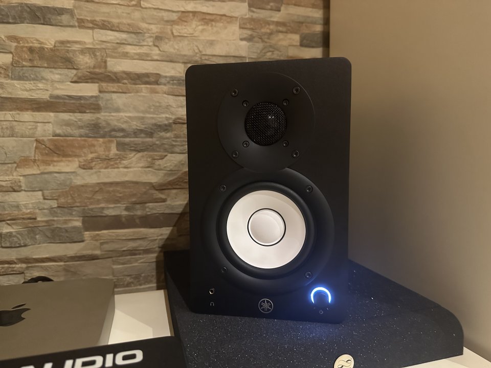 Monitores estudio Yamaha HS4