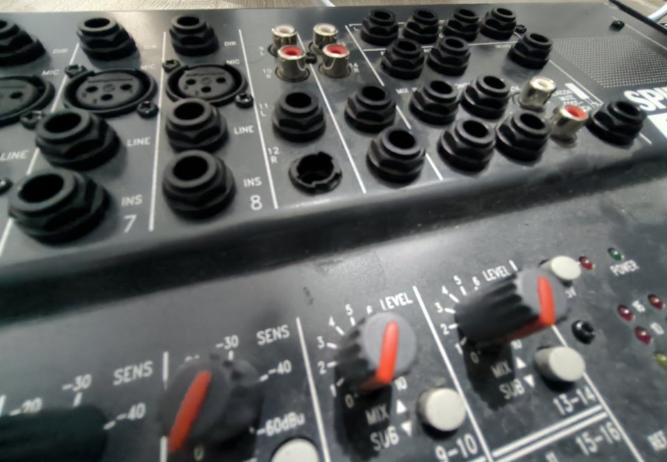 Mesa de mezclas Soundcraft Spirit FX8