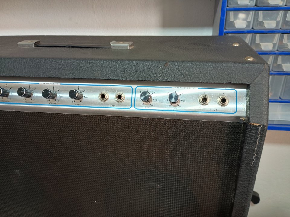 Amplificador Japones VOSS de 1972 de segunda mano · Foto 3 de 5 · Asturias · 200 €