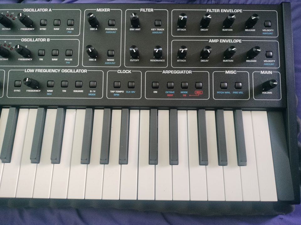 Sequential fourm + korg ms2000 rack sintetizadores de segunda mano · Foto 8 de 8 · Navarra · 895 €