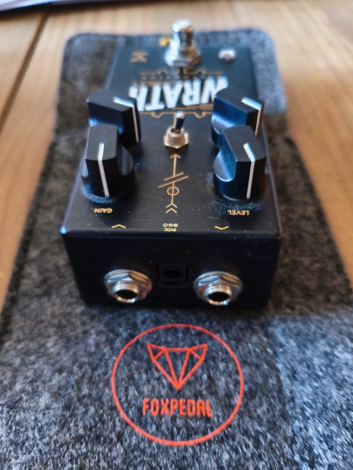 Pedal distorsión "WRATH" de Foxpedal de segunda mano · Foto 3 de 3 · Asturias · 140 €