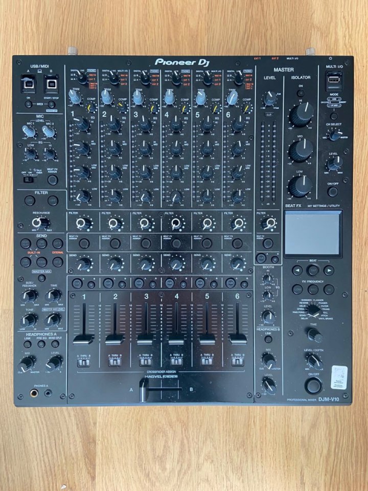 Pioneer DJM V-10 sin uso, seminueva de segunda mano · Foto 1 de 7 · Lleida · 2800 €