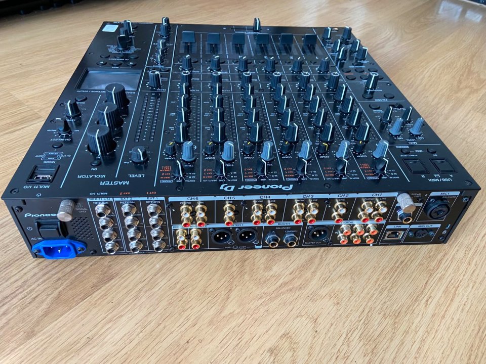 Pioneer DJM V-10 sin uso, seminueva de segunda mano · Foto 2 de 7 · Lleida · 2800 €