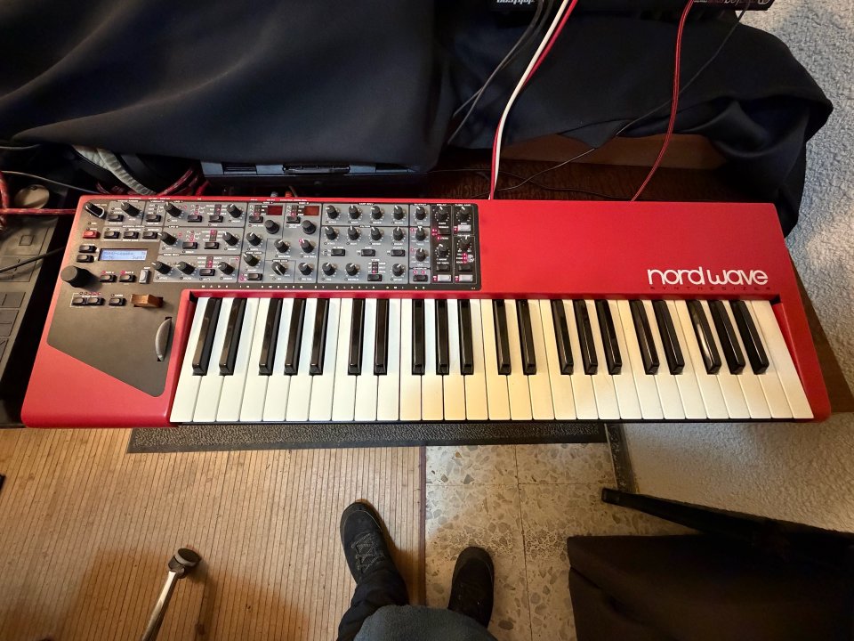 RESERVADO Teclado Nord Wave