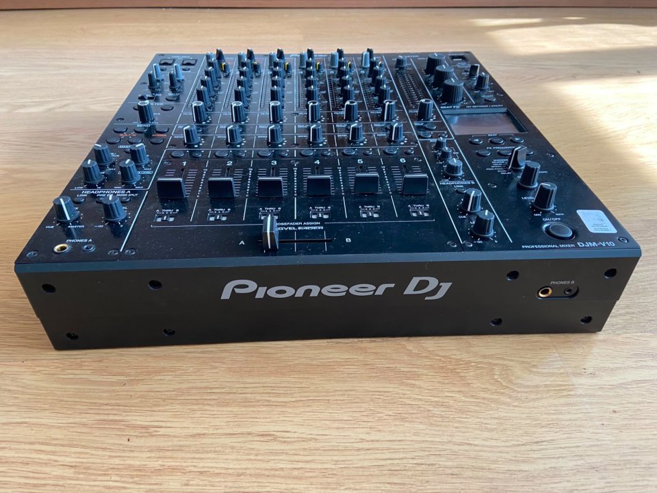 Pioneer DJM V-10 sin uso, seminueva de segunda mano · Foto 3 de 7 · Lleida · 2800 €