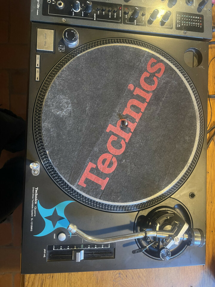 TECHNICS 1210 mk5 de segunda mano · Foto 3 de 4 · Girona · 1500 €