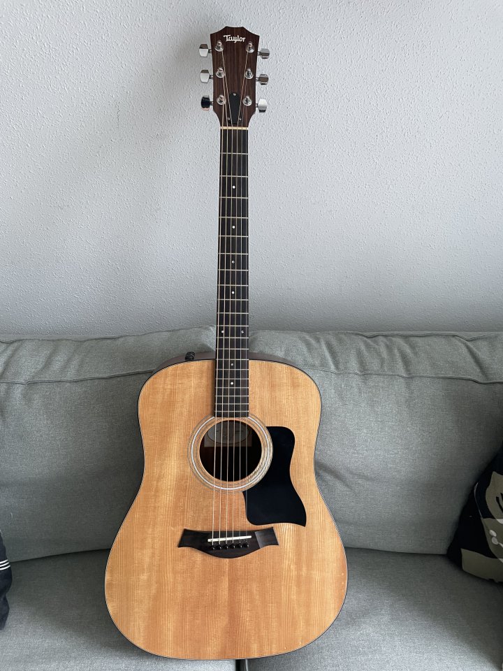 Taylor 110e de segunda mano · Foto 1 de 6 · Bizkaia · 500 €