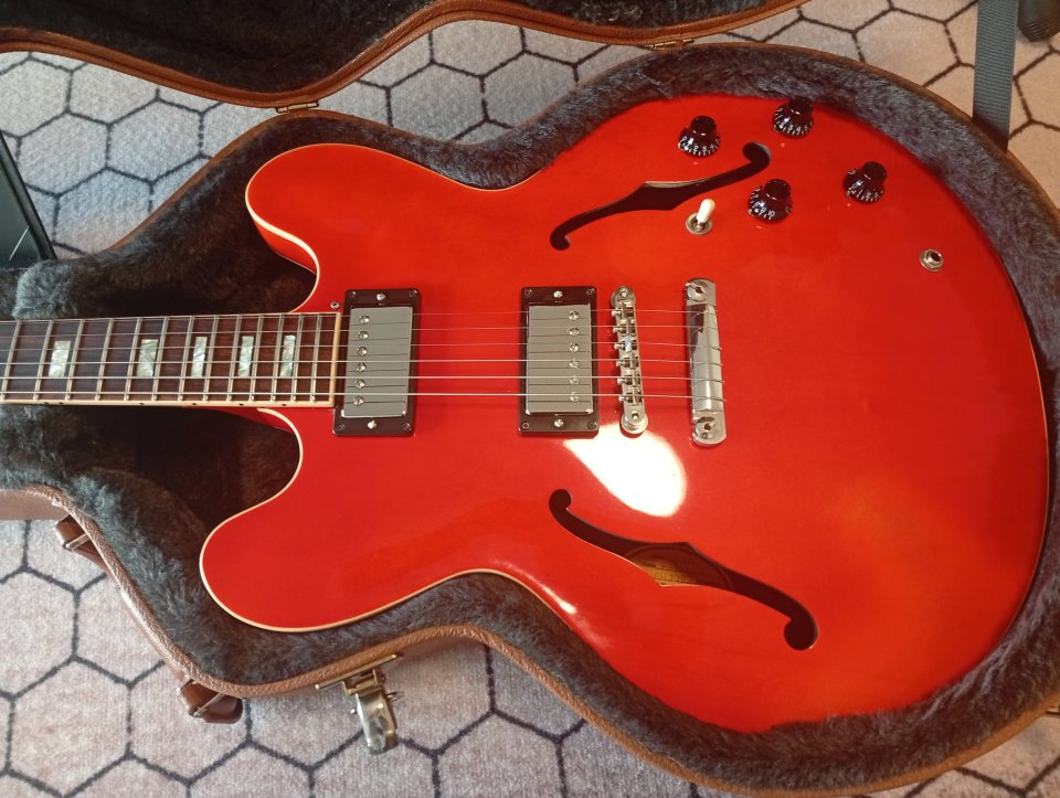 Gibson ES-335 de segunda mano · Foto 2 de 7 · Pontevedra · 2000 €