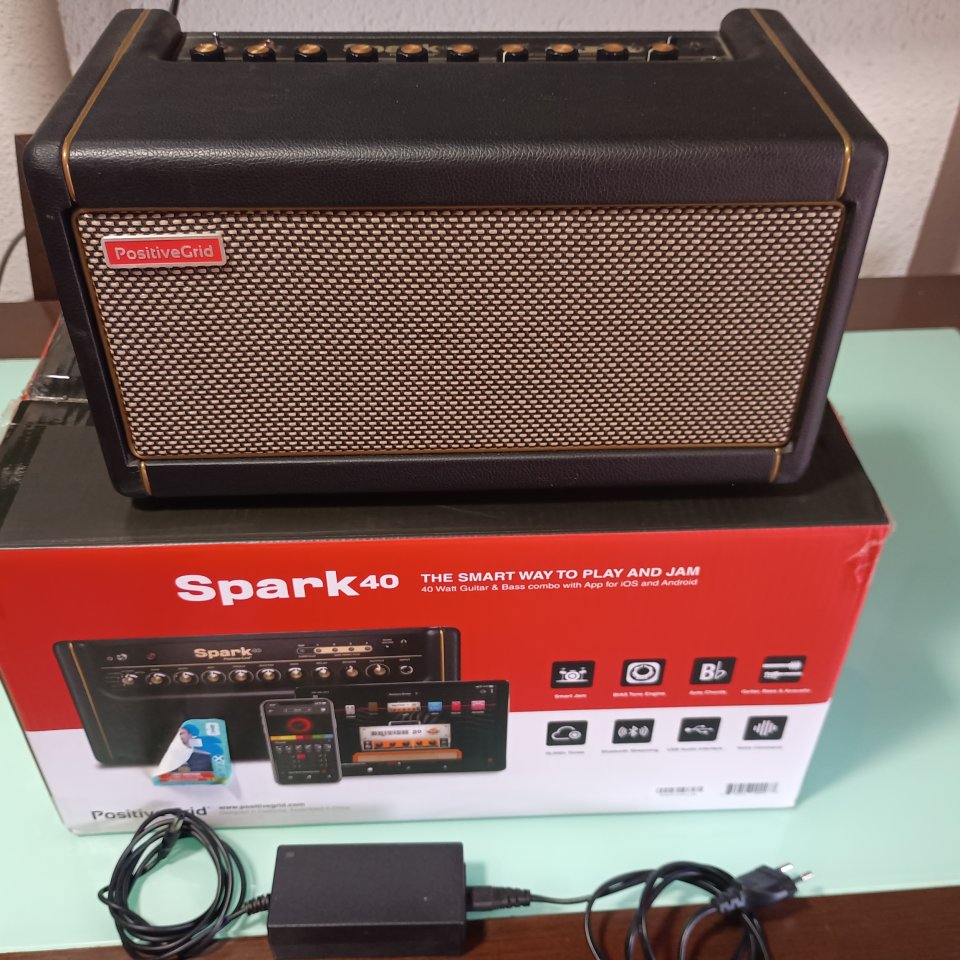 Positive grip spark 40 Amplificador de segunda mano · Foto 1 de 6 · Málaga · 150 €