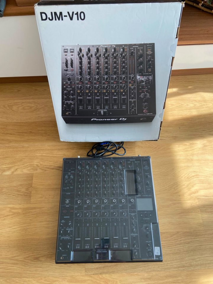 Pioneer DJM V-10 sin uso, seminueva de segunda mano · Foto 4 de 7 · Lleida · 2800 €