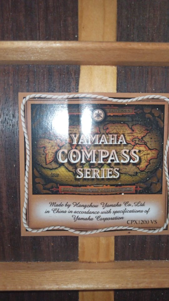 Guitarra electroacustica Yamaha CPX 1200 VS.