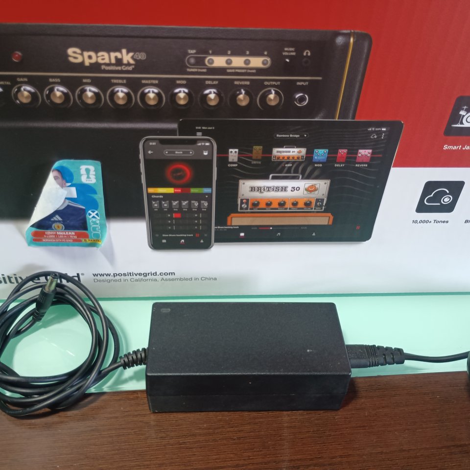 Positive grip spark 40 Amplificador de segunda mano · Foto 2 de 6 · Málaga · 150 €