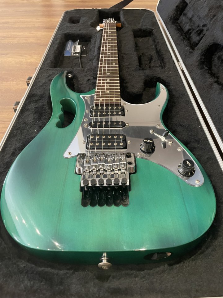 ibanez JEM DBK (cambios dentro)