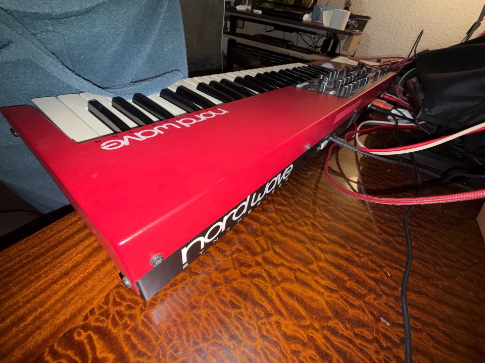 RESERVADO Teclado Nord Wave