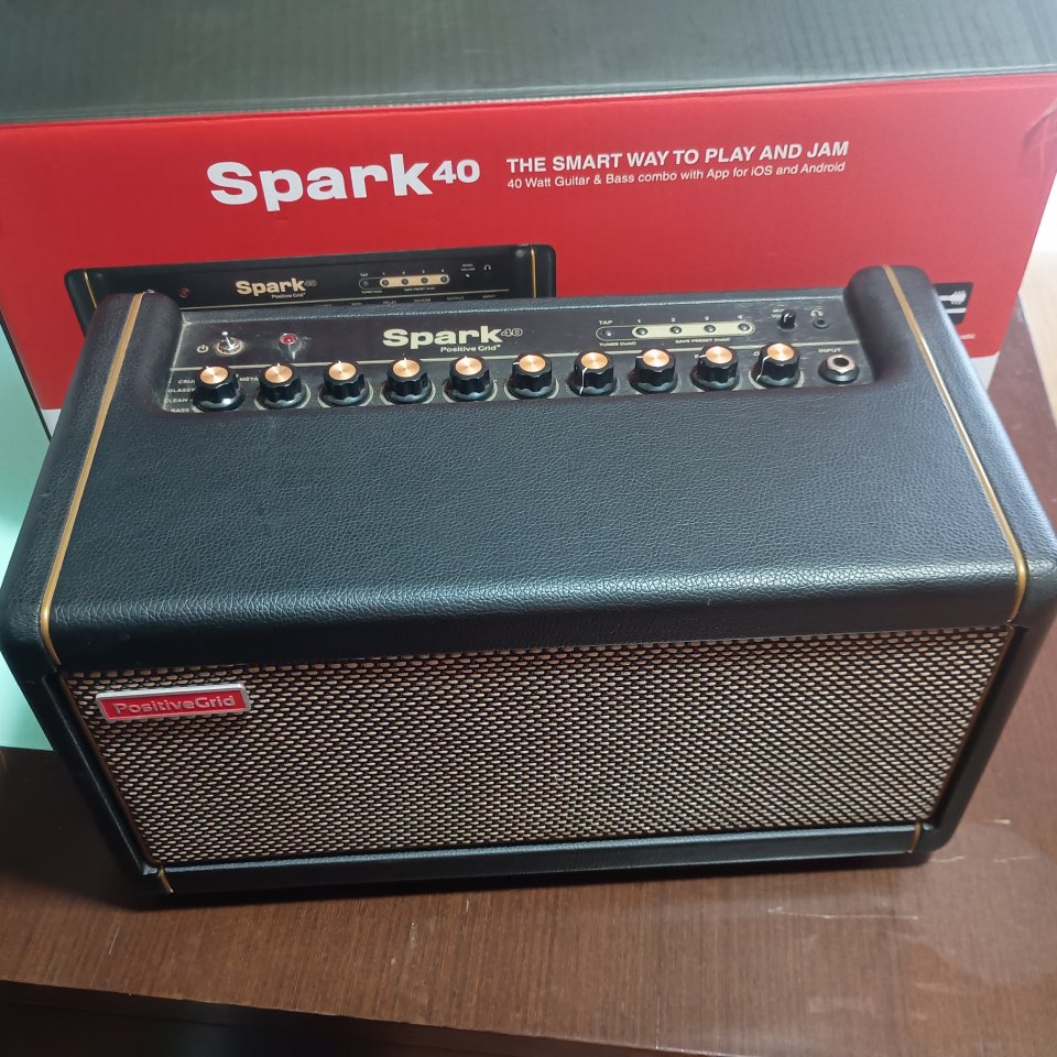 Positive grip spark 40 Amplificador de segunda mano · Foto 3 de 6 · Málaga · 150 €