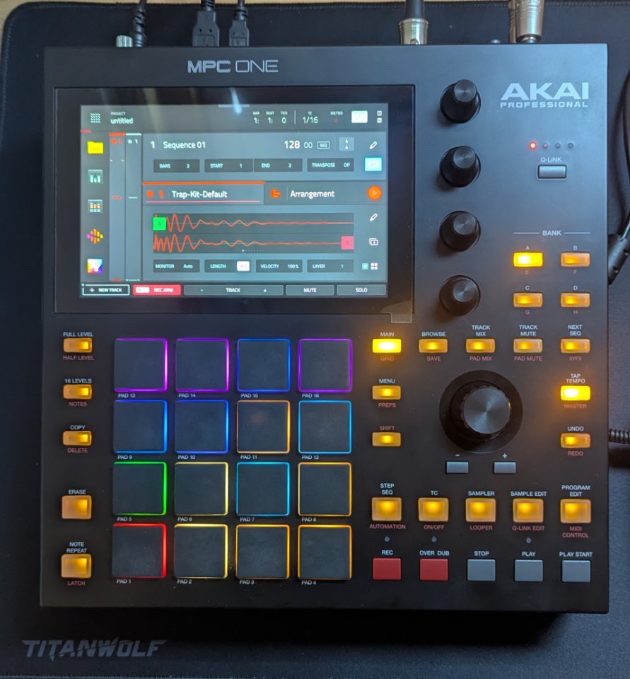 Aka MPC One negra en excelente estado [RESERVADO]