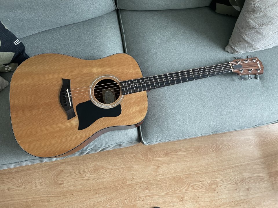 Taylor 110e de segunda mano · Foto 4 de 6 · Bizkaia · 500 €