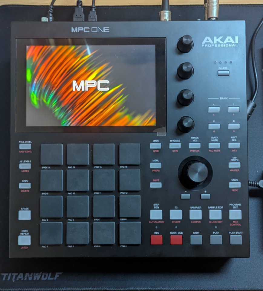 Aka MPC One negra en excelente estado [RESERVADO]