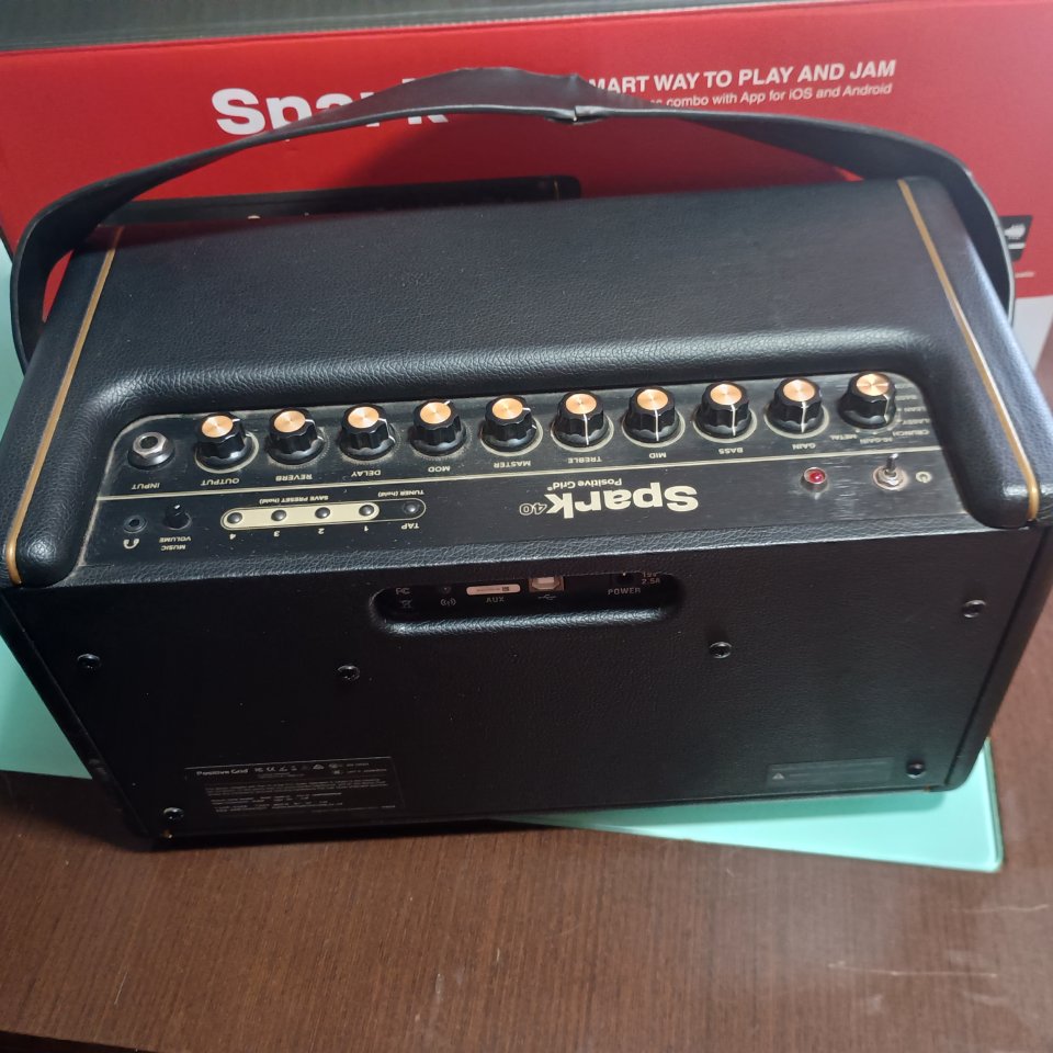 Positive grip spark 40 Amplificador de segunda mano · Foto 5 de 6 · Málaga · 150 €