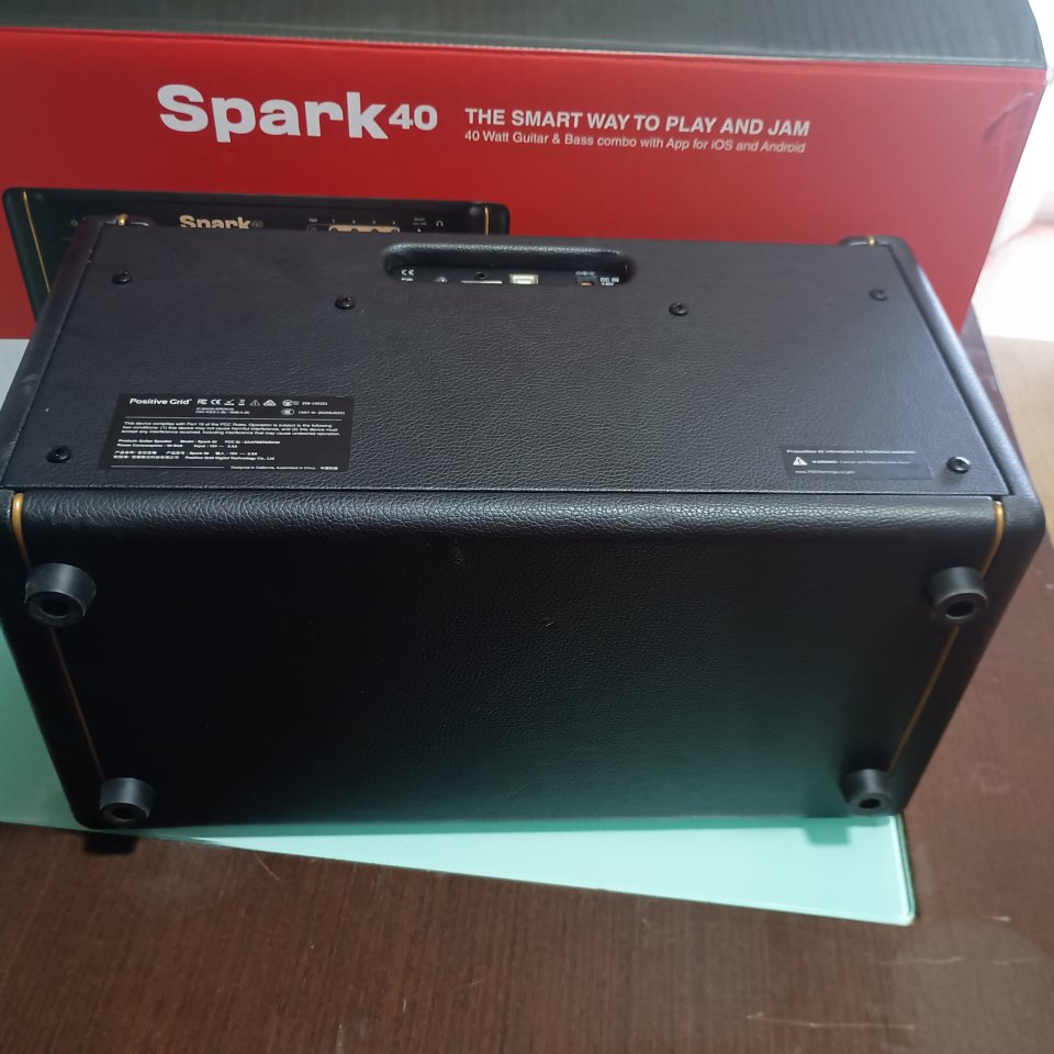 Positive grip spark 40 Amplificador de segunda mano · Foto 6 de 6 · Málaga · 150 €
