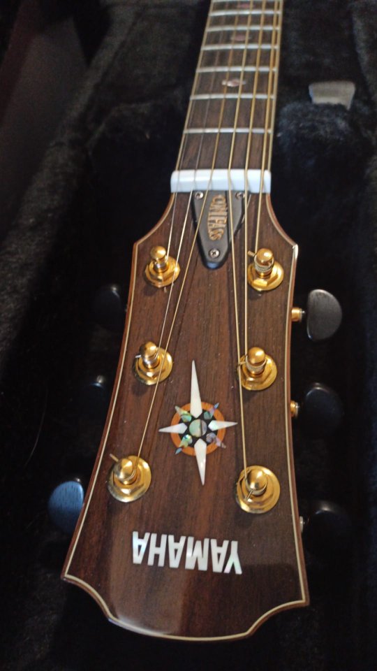 Guitarra electroacustica Yamaha CPX 1200 VS.