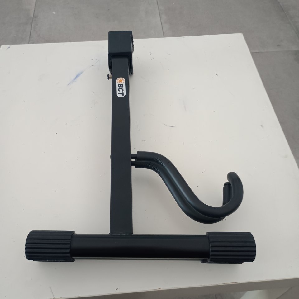 Soporte de guitarra BCT de segunda mano · Foto 2 de 9 · Málaga · 20 €