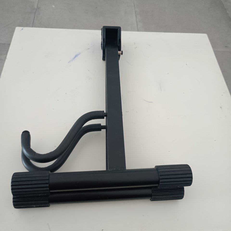 Soporte de guitarra BCT de segunda mano · Foto 3 de 9 · Málaga · 20 €