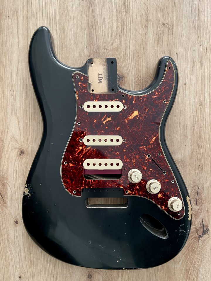 Cuerpo Stratocaster MJT Black (A ESTRENAR)
