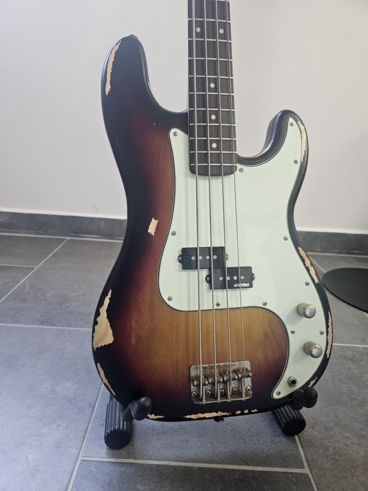 Vintage V4 Icon Sunset Sunburst