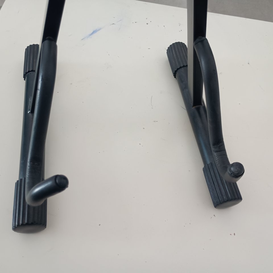 Soporte de guitarra BCT de segunda mano · Foto 4 de 9 · Málaga · 20 €