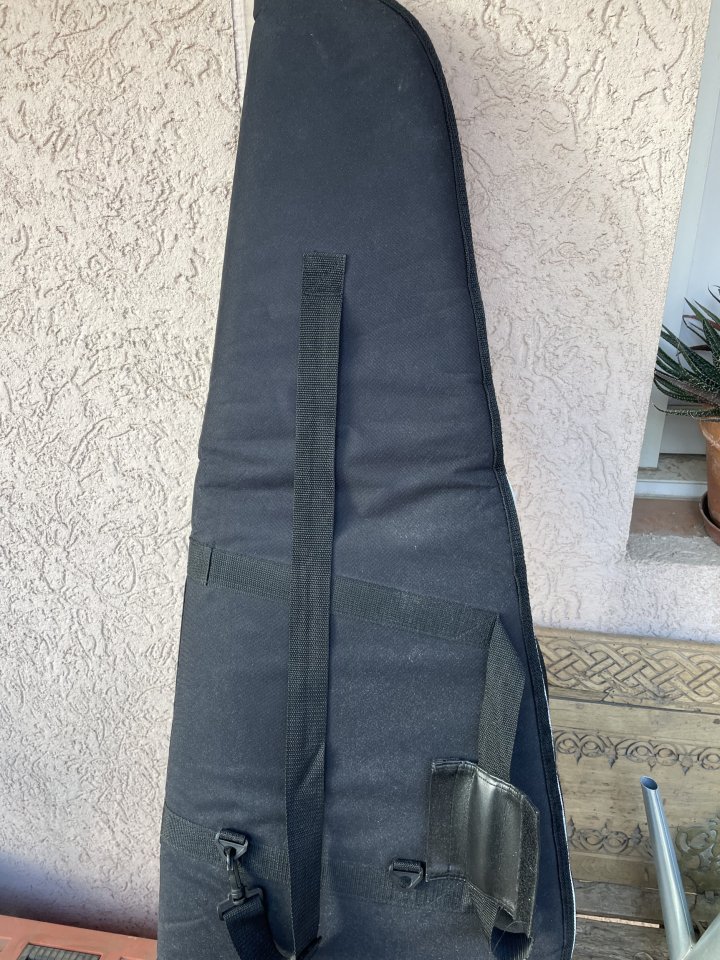 Funda Gibson de segunda mano · Foto 2 de 3 · Madrid · 20 €