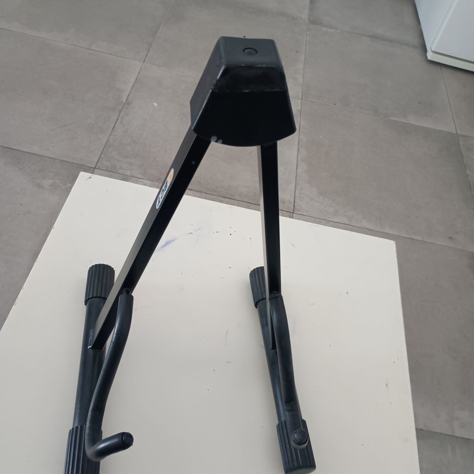 Soporte de guitarra BCT de segunda mano · Foto 5 de 9 · Málaga · 20 €