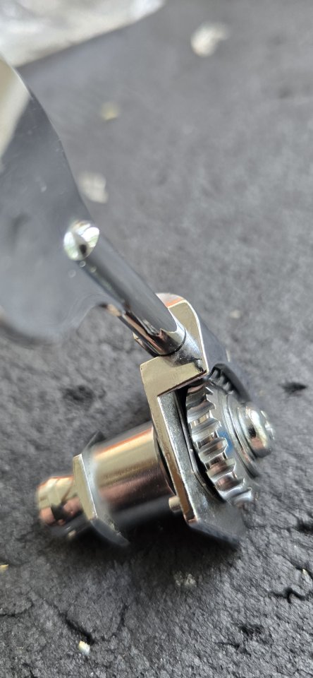 Clavijero bajo  Fender