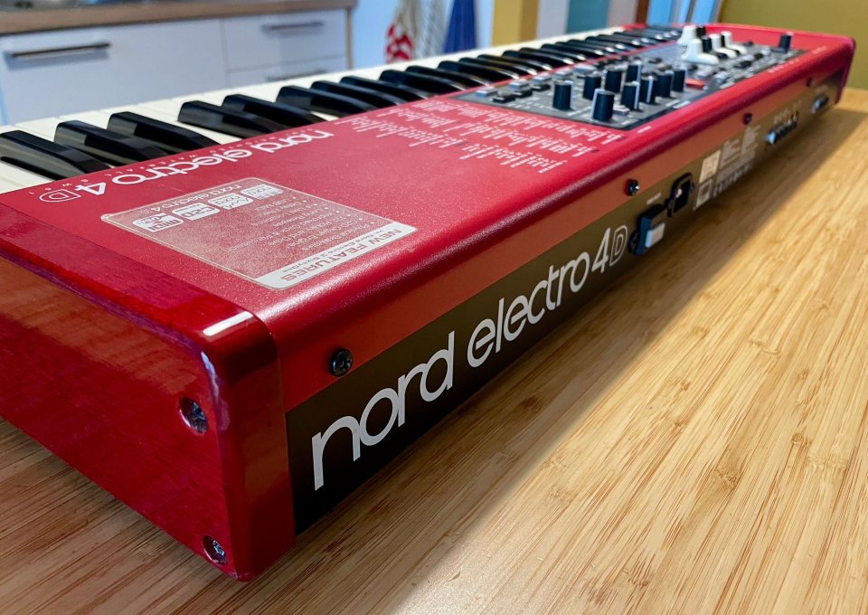 Nord Electro 4D 61 de segunda mano · Foto 5 de 7 · Barcelona · 850 €