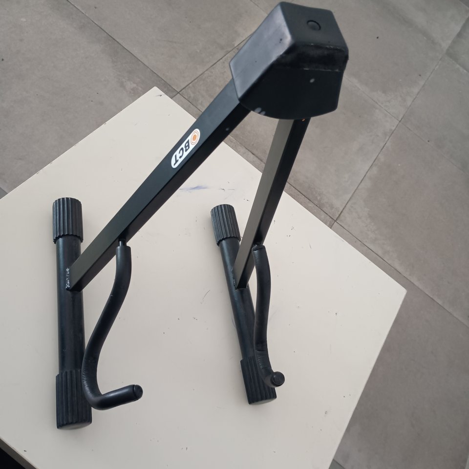 Soporte de guitarra BCT de segunda mano · Foto 7 de 9 · Málaga · 20 €