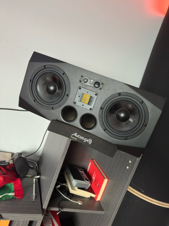 Monitores adam a77x de segunda mano · Foto 3 de 3 · Bizkaia · 1100 €