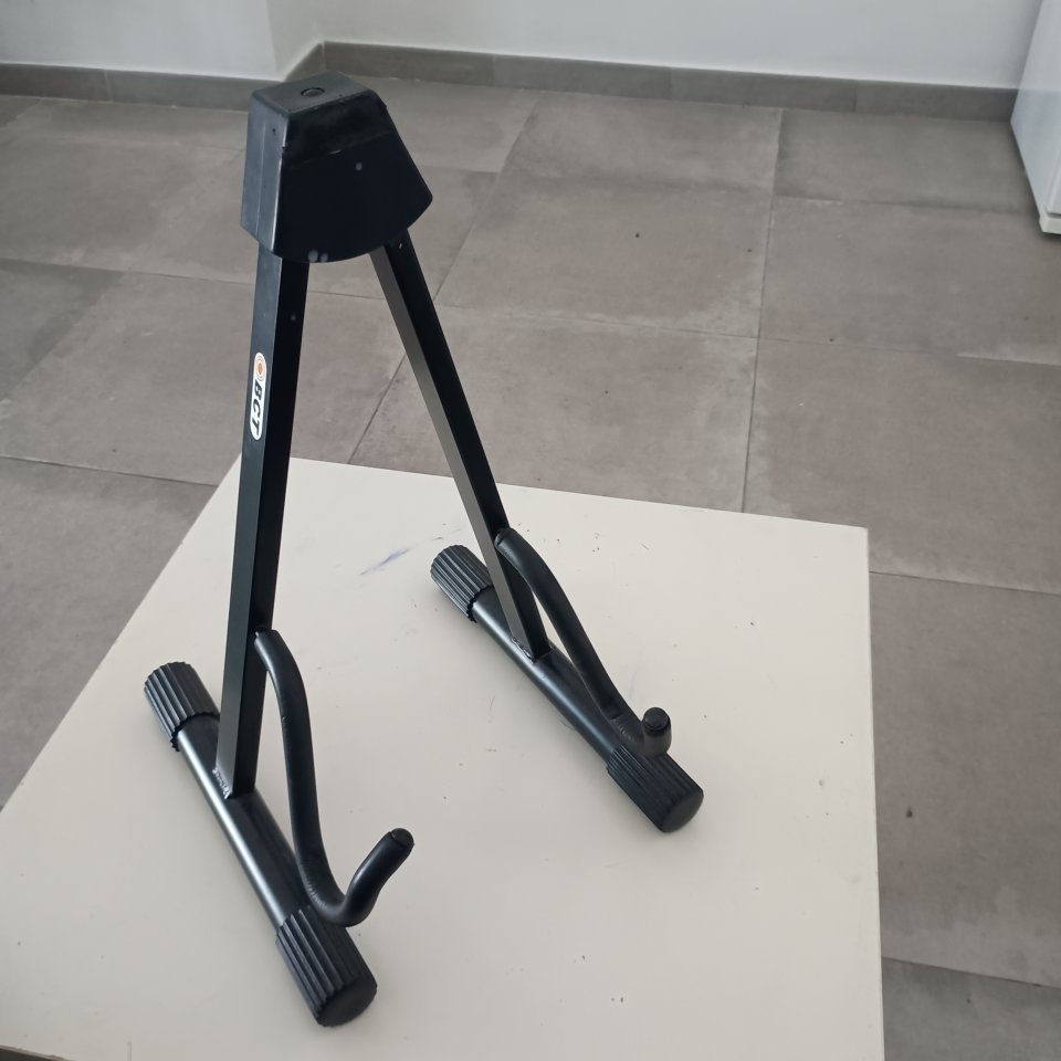 Soporte de guitarra BCT de segunda mano · Foto 9 de 9 · Málaga · 20 €