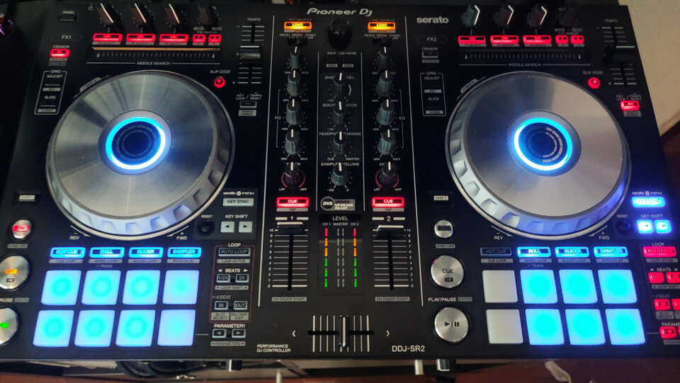 Pioneer ddj-sr2 de segunda mano · Foto 2 de 7 · Pontevedra · 550 €