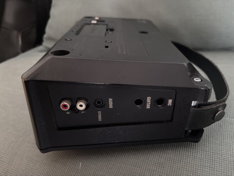 Roland MOBILE AC Acoustic Chorus – amplificador acústico estéreo portátil de segunda mano · Foto 4 de 6 · Córdoba · 90 €