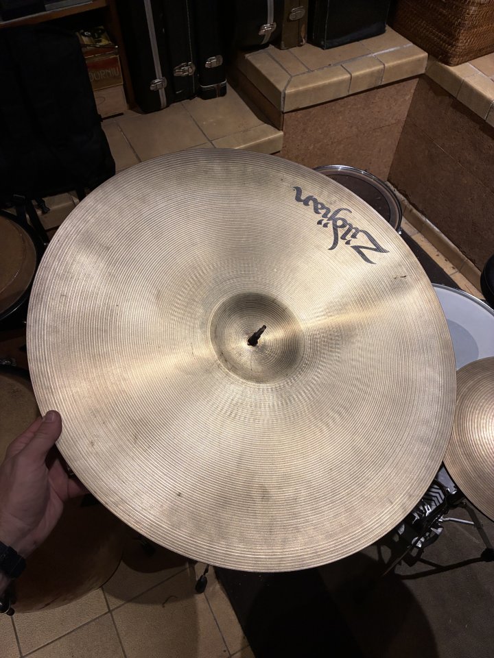Zildjian Medium Ride 24” Plato Batería de segunda mano · Foto 5 de 6 · Barcelona · 348 €