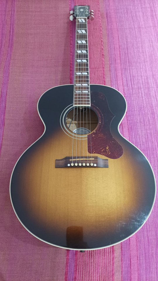 Gibson J-185 vintage sunburst 2007 (cambios dentro) de segunda mano · Foto 1 de 9 · Bizkaia · 2200 €