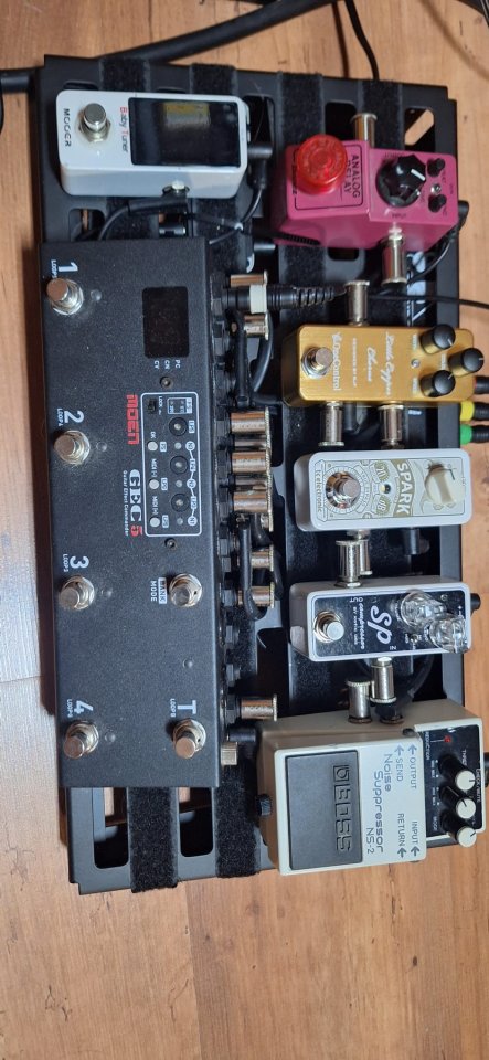 Pedalera para guitarra de segunda mano · Foto 1 de 3 · Guadalajara · 600 €