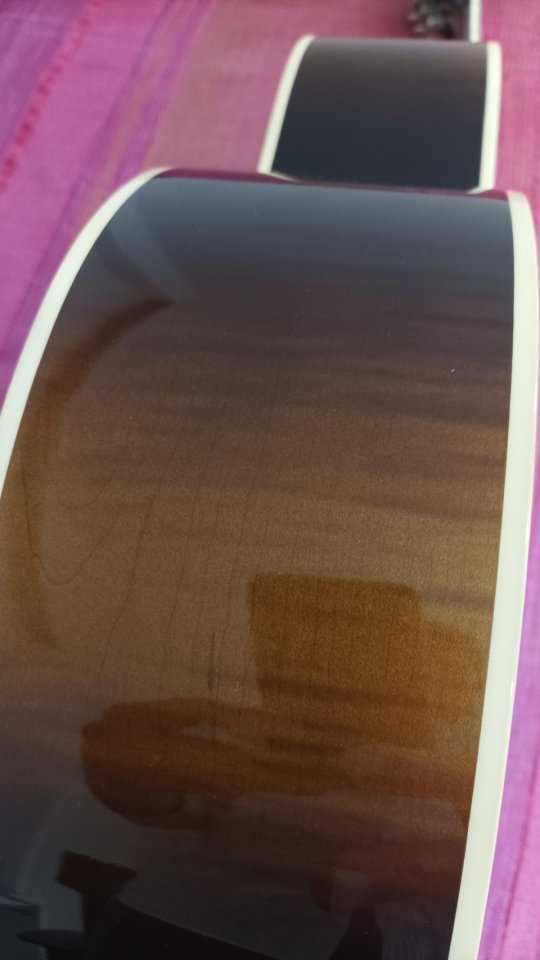 Gibson J-185 vintage sunburst 2007 (cambios dentro) de segunda mano · Foto 3 de 9 · Bizkaia · 2200 €