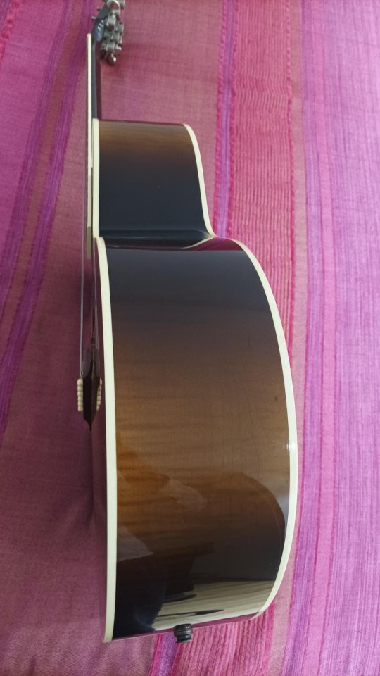 Gibson J-185 vintage sunburst 2007 (cambios dentro) de segunda mano · Foto 4 de 9 · Bizkaia · 2200 €